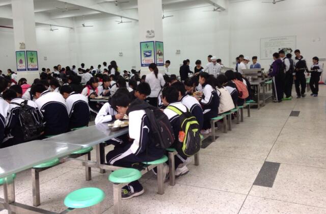 承包學校食堂起糾紛 索賠80萬判賠30萬